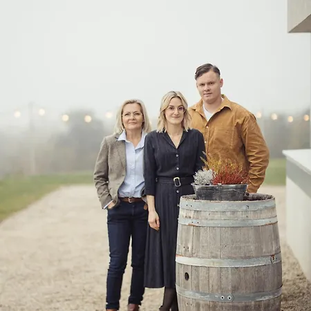 Weinblick & Weingut Grafinger *