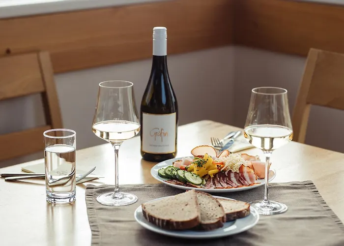 Weinblick & Weingut Grafinger Hotel Senftenberg